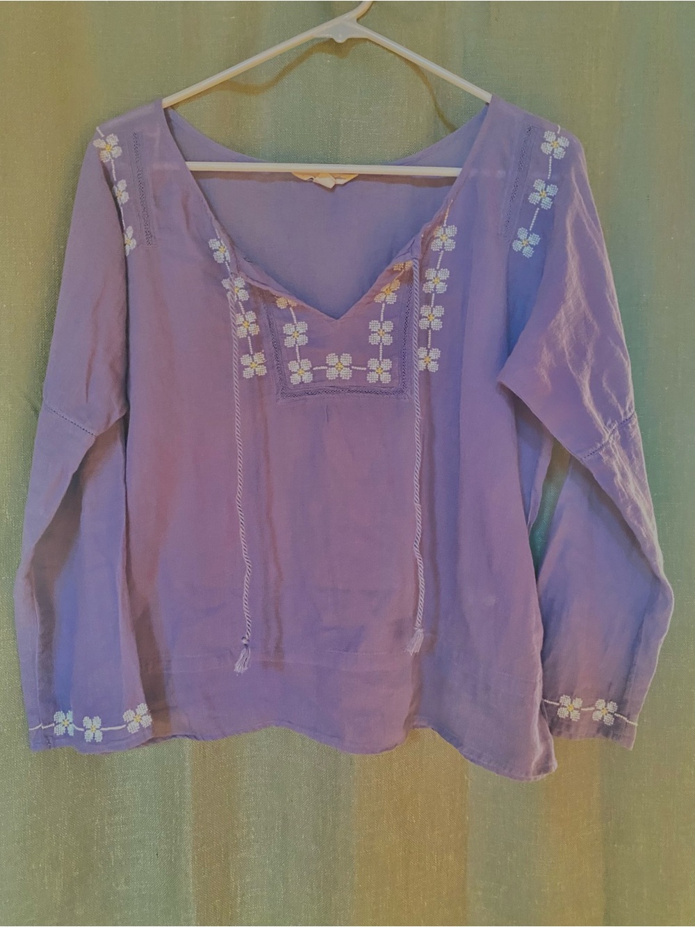 Vintage Soft American Eagle Outfitters Lavender Embroidered V-Neck Blouse